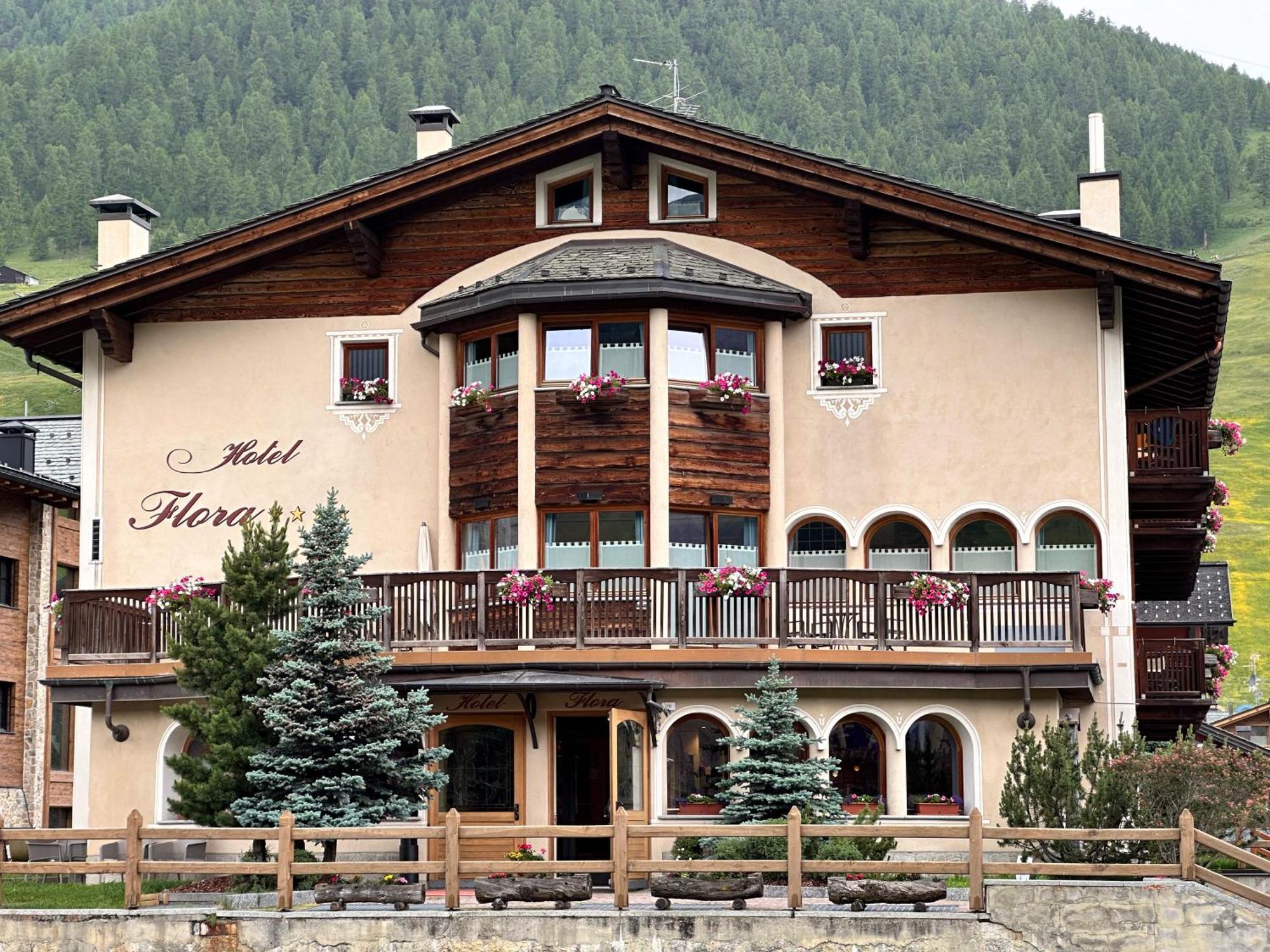 Hotel Flora Livigno Exterior photo